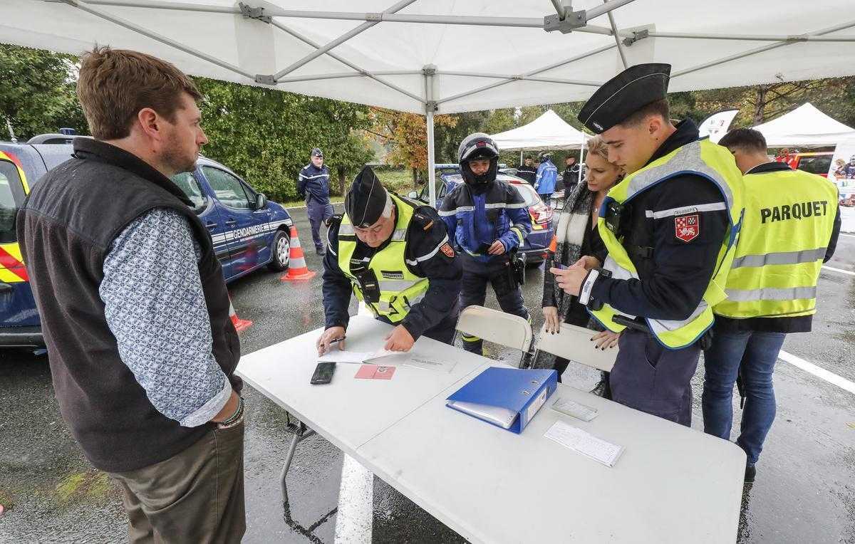 Le 25 octobre dernier, en Charente-Maritime, près de La Rochelle, un parcours de 30 minutes de sensibilisation à la sécurité routière a été organisé pour offrir une alternative aux verbalisations des excès de vitesse des conducteurs.